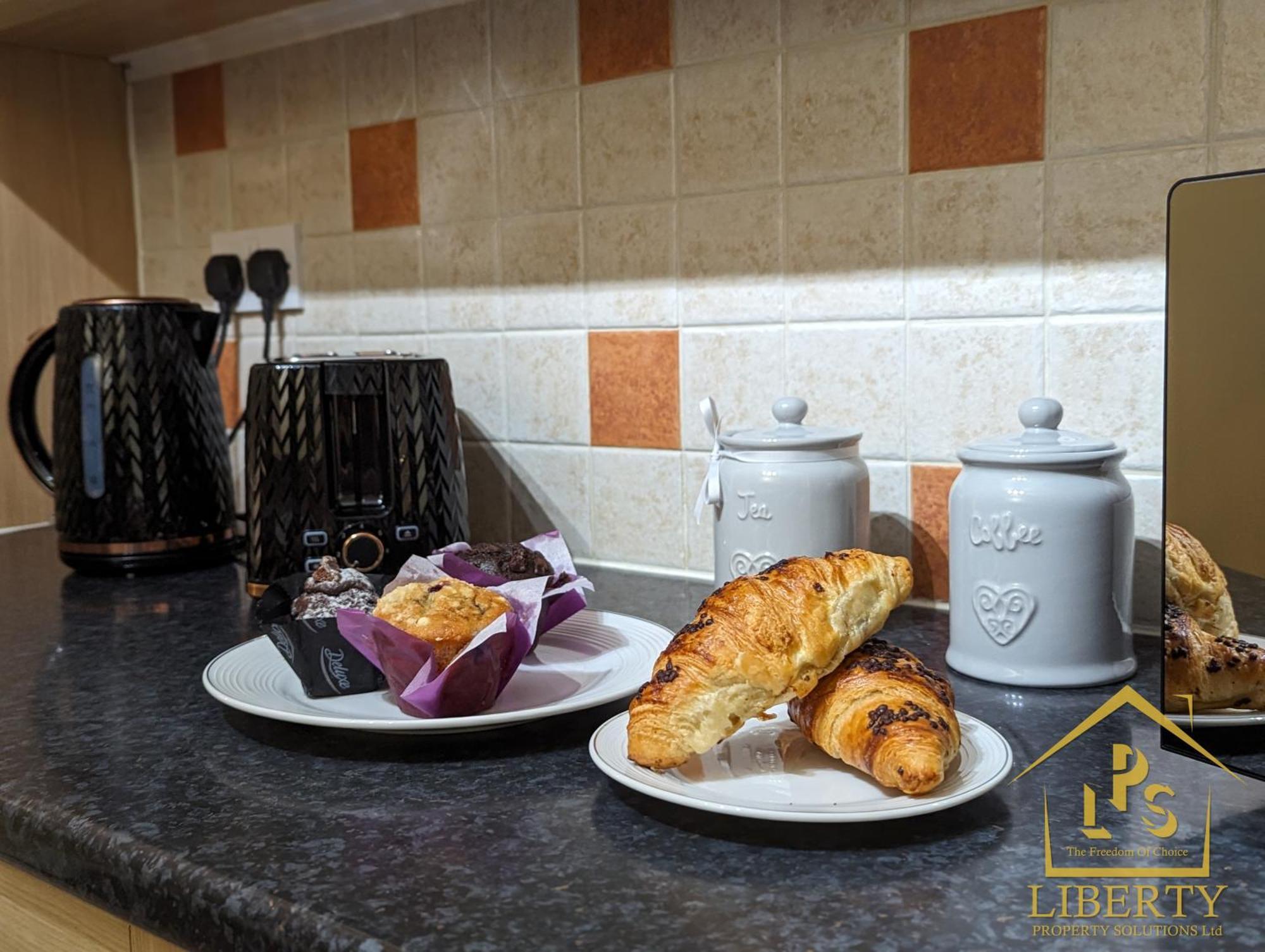 6 Guests * 4 Bedroom * Free Wi-Fi *Huntingdon Bagian luar foto