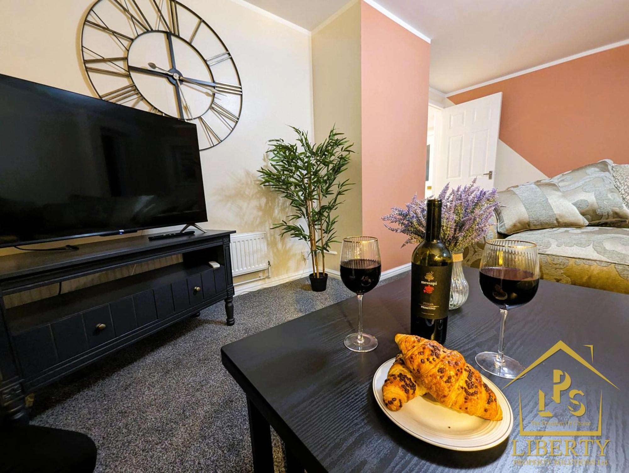 6 Guests * 4 Bedroom * Free Wi-Fi *Huntingdon Bagian luar foto