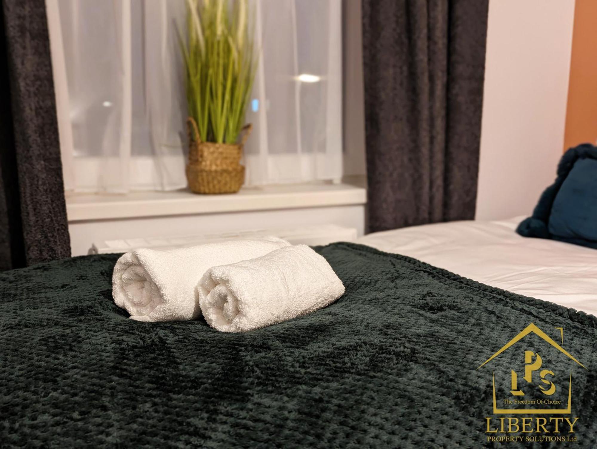 6 Guests * 4 Bedroom * Free Wi-Fi *Huntingdon Bagian luar foto