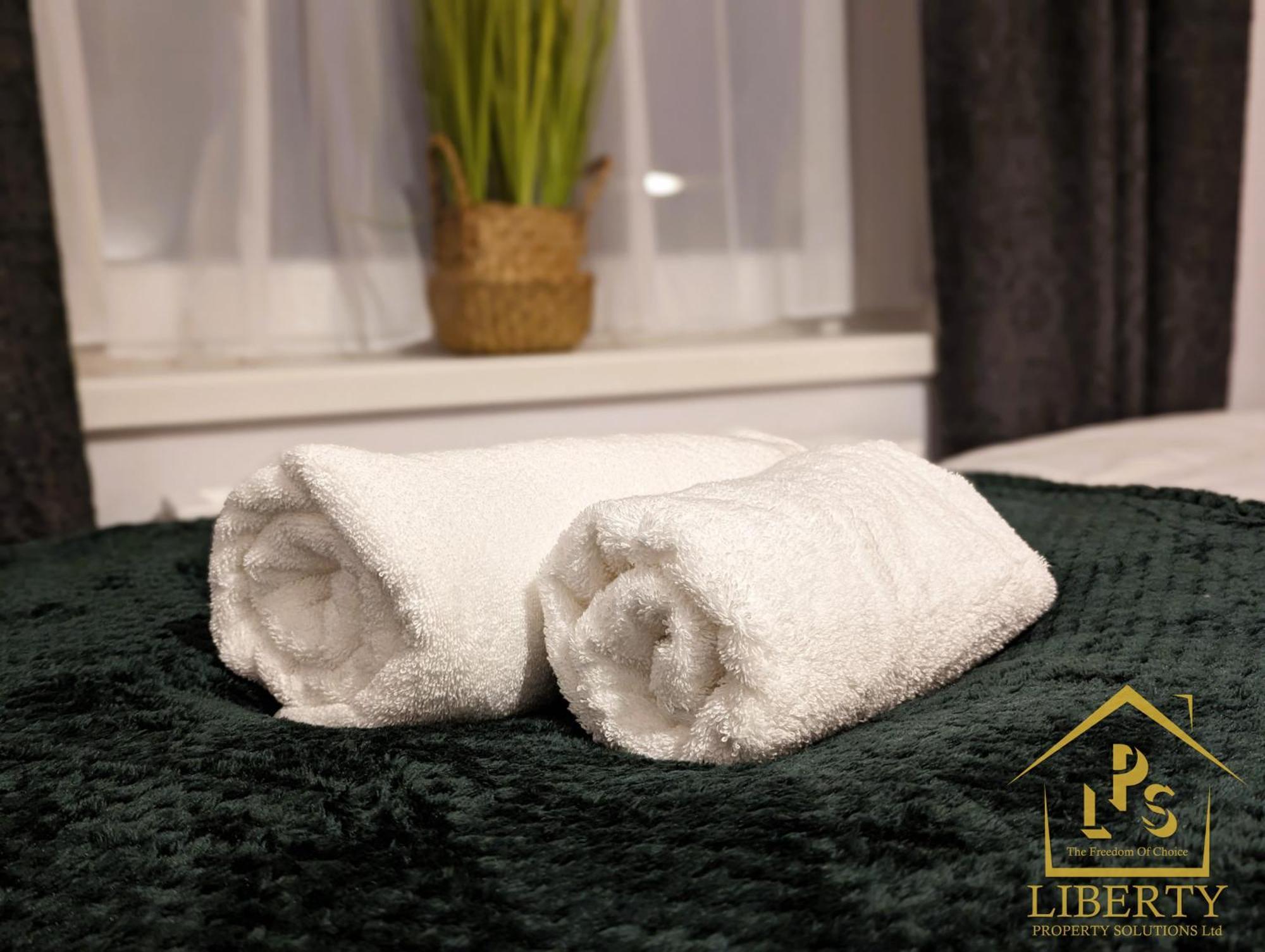 6 Guests * 4 Bedroom * Free Wi-Fi *Huntingdon Bagian luar foto